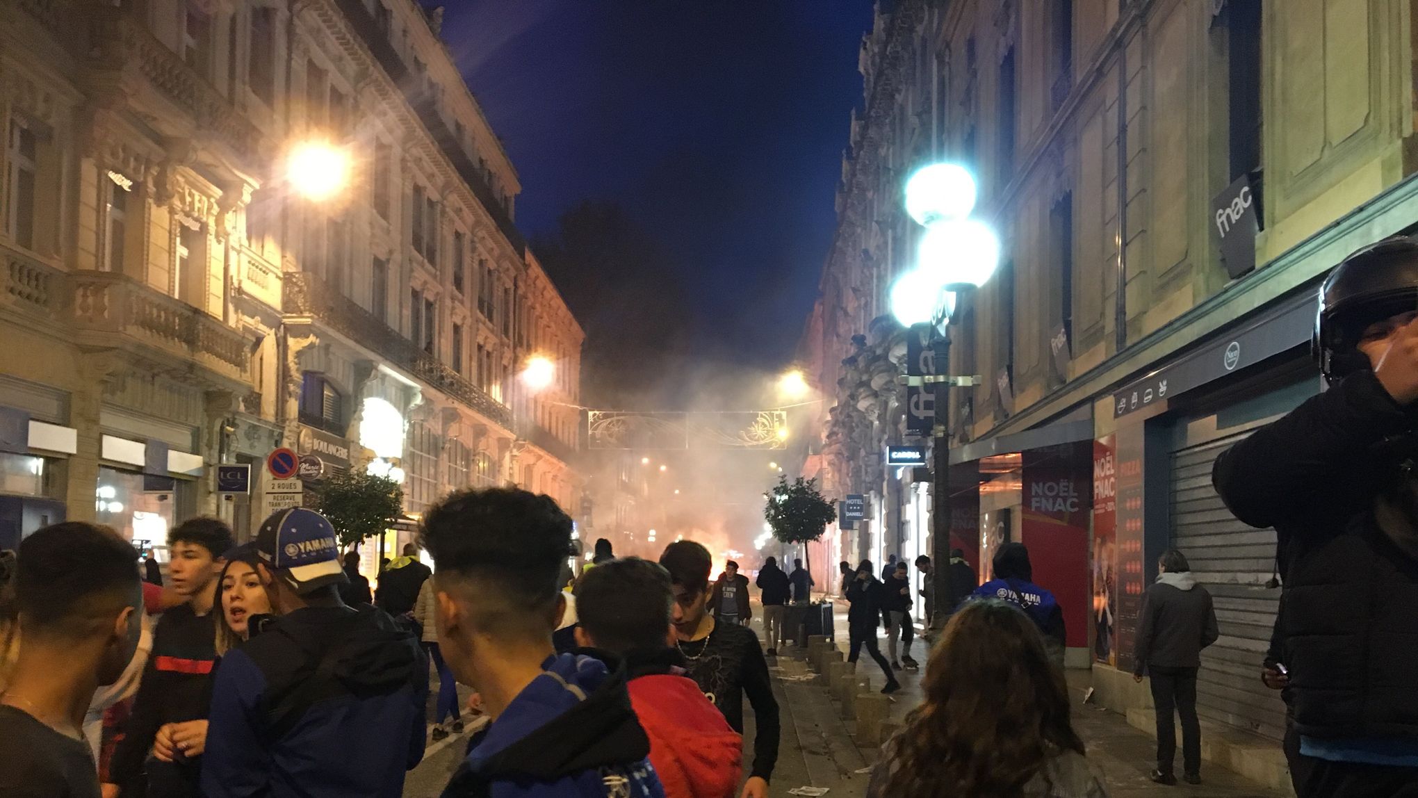 à Avignon Les Mots Dordre Des Gilets Jaunes Partent En Fumée