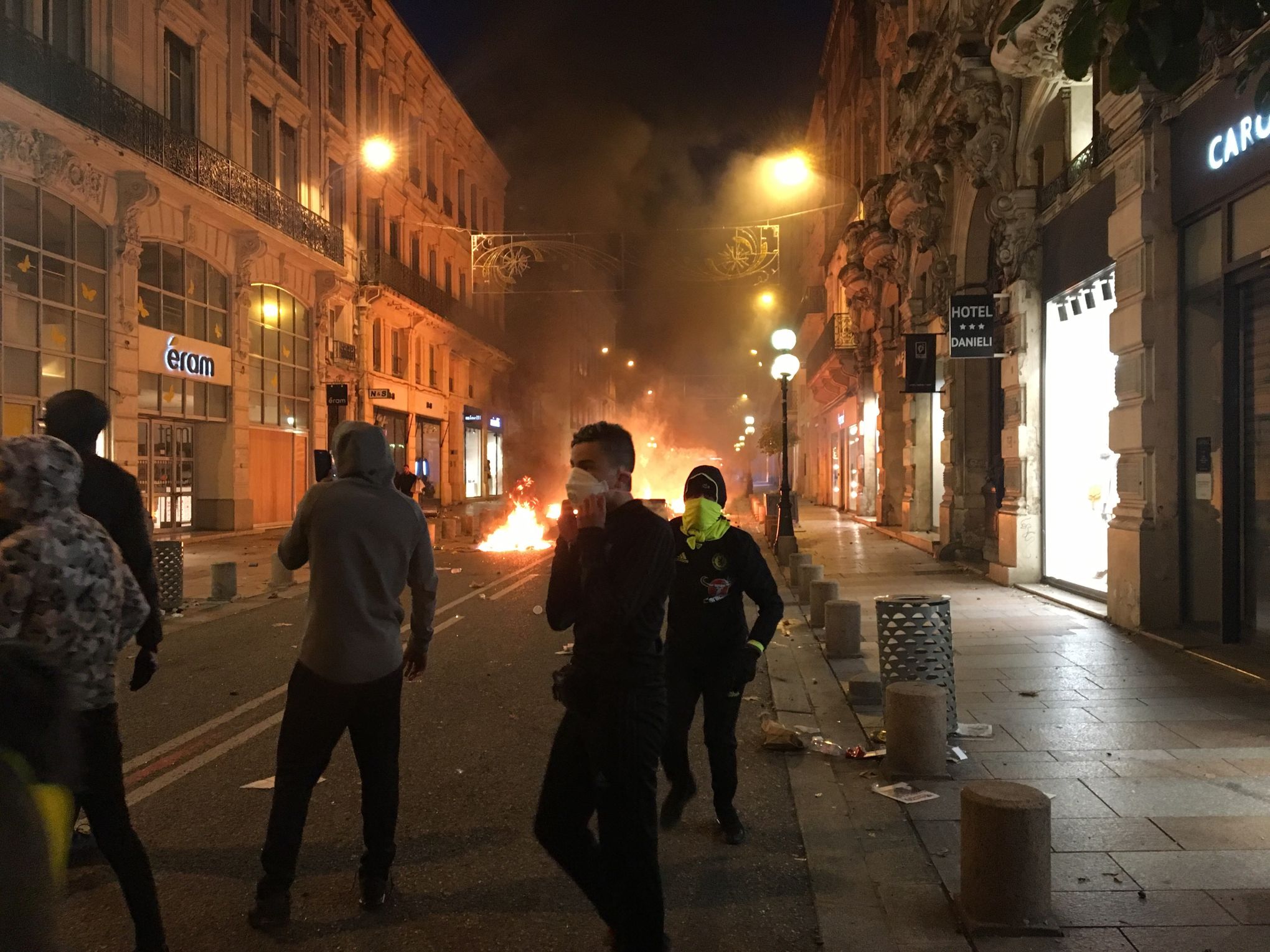 à Avignon Les Mots Dordre Des Gilets Jaunes Partent En Fumée