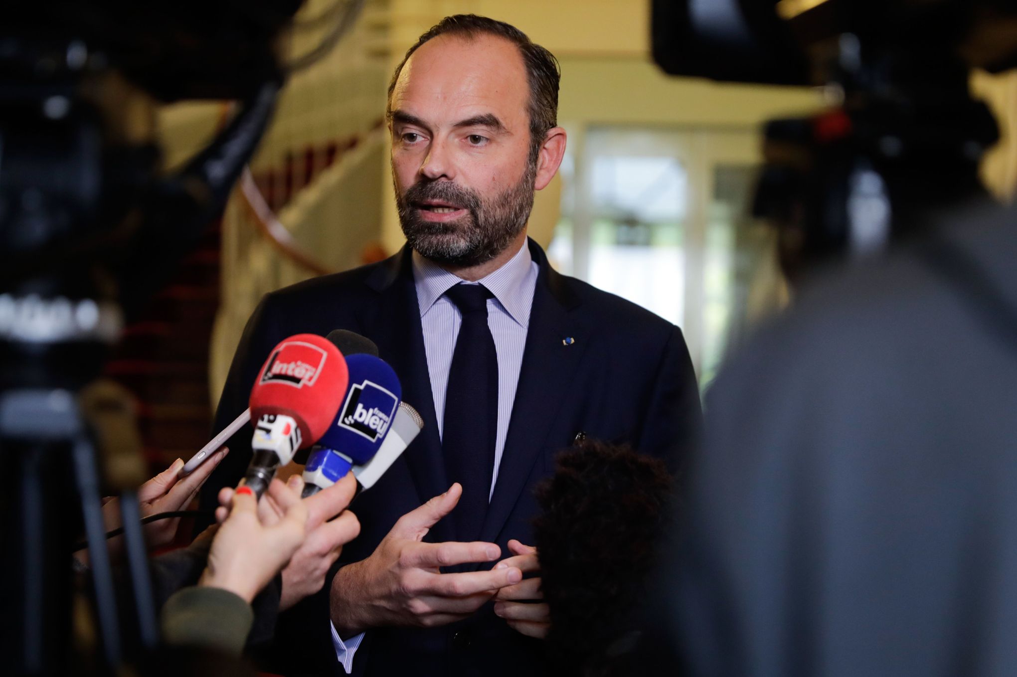 Gilets Jaunes édouard Philippe Dénonce La Radicalisation Dune Grande Violence