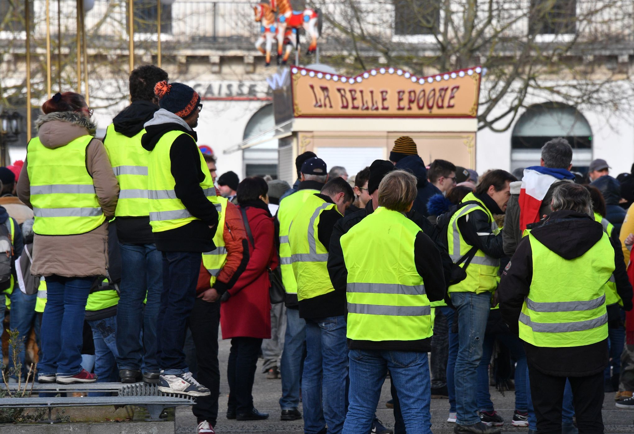 Les Gilets Jaunes Se Préparent à Lacte X Malgré Le Lancement Du Grand Débat