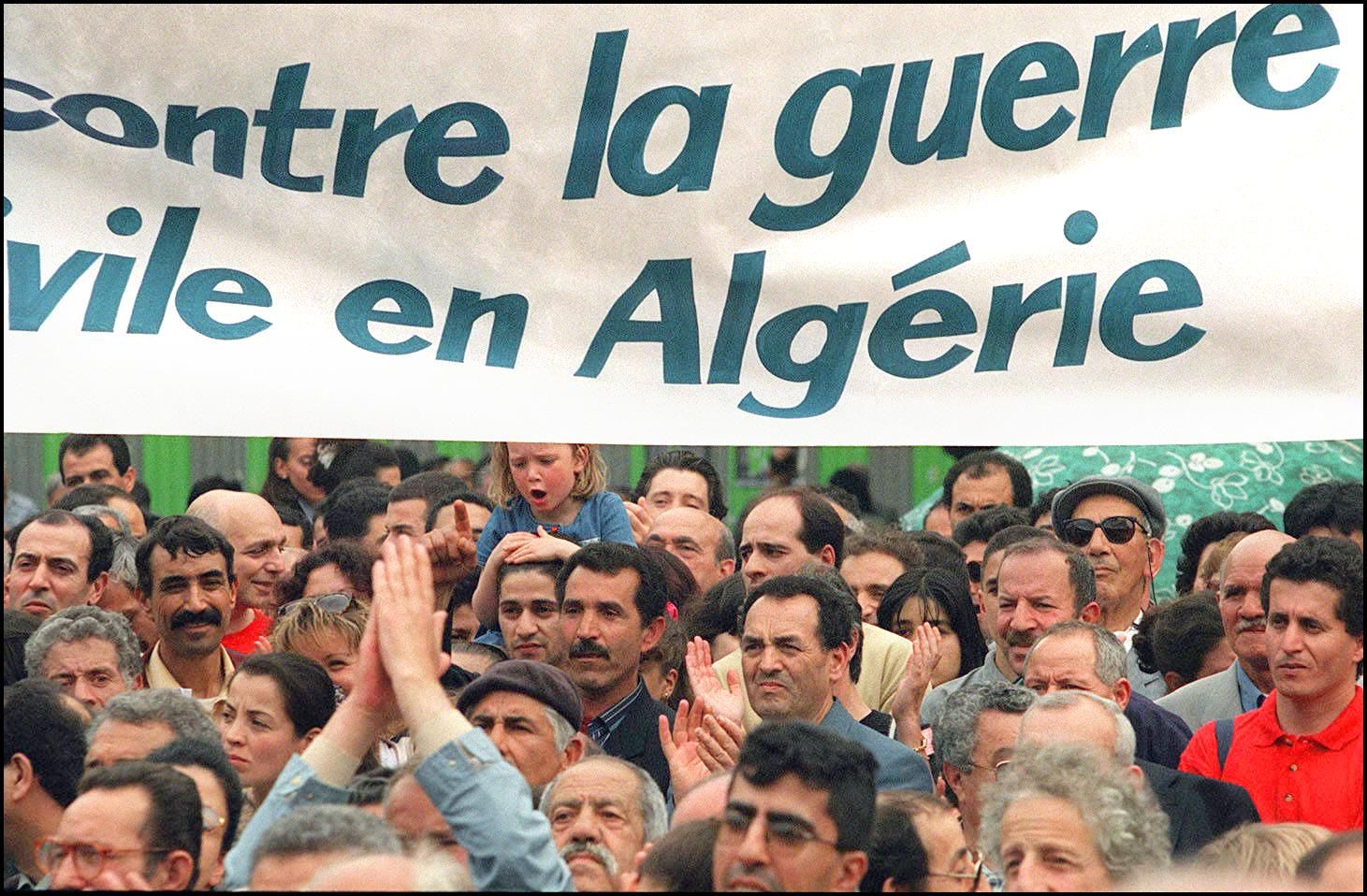 L Algerie Face A La Memoire Douloureuse Des Annees De Guerre Civile