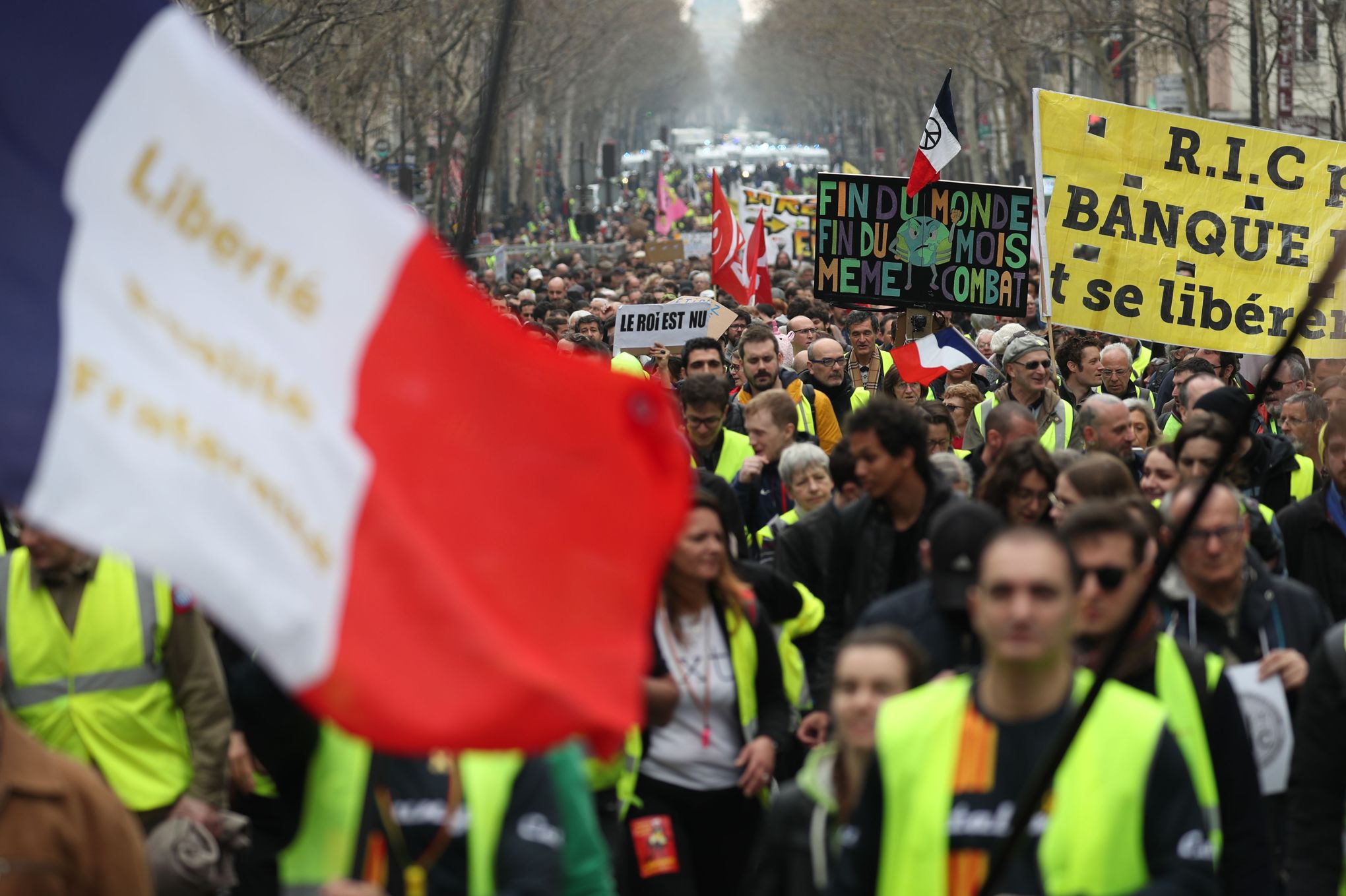 Gilets Jaunes Une 19e Mobilisation Plus Calme Dispersion Tendue à Paris