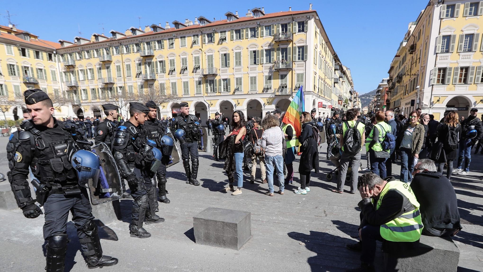 Gilets Jaunes Une 19e Mobilisation Plus Calme Dispersion