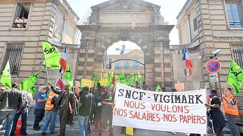 Des Sans Papiers Exploit S Par Un Sous Traitant De La Sncf