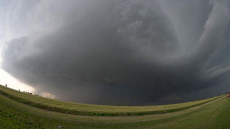 Trois chasseurs de temp tes tu s par une tornade en Oklahoma