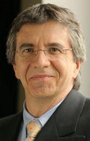 Richard Béliveau, directeur du laboratoire de Médecine Moléculaire à l'Université du Québec (Montréal)