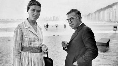 Simone de Beauvoir et Jean-Paul Sartre, dont la rencontre remonte à l'université, ont suivi des chemins intellectuels et personnels très liés.