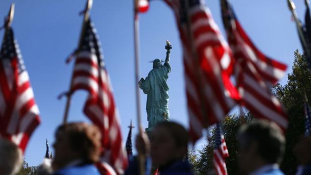 New York La Statue De La Liberté Rouvre Pour La Fête Nationale