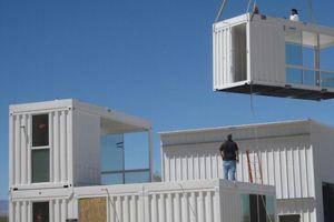 Construir uma casa de contentores. (Crédito: buyacontainer.com)'une maison conteneur. (Crédit: acheteruncontainer.com)