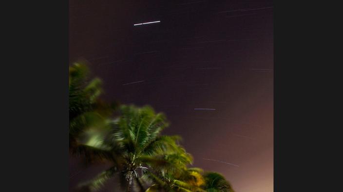 Pluie Détoiles Filantes Dans Le Ciel Terrestre