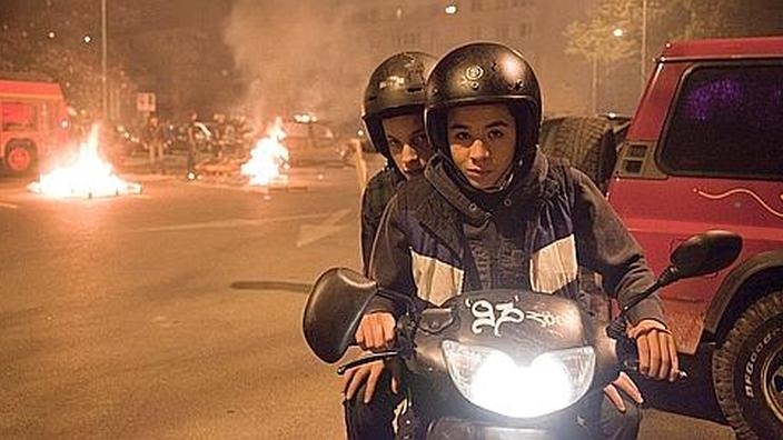 Ils Sont Votre épouvante Et Vous êtes Leur Crainte Hugo Fracture, un cruel tableau des banlieues