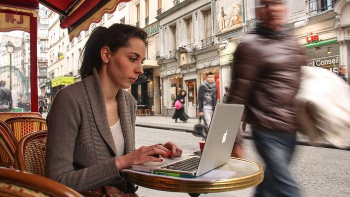 Julie Veut Connecter Son Ordinateur A Internet