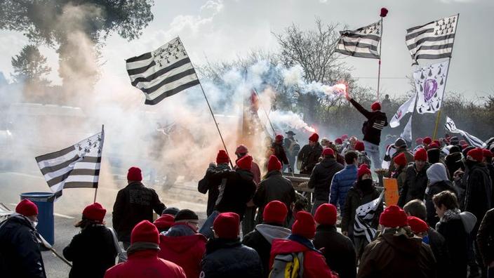 Bonnit Rouge Les Bonnets rouges demandent à Hollande de venir en Bretagne