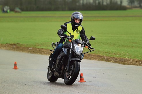 Le permis moto femme