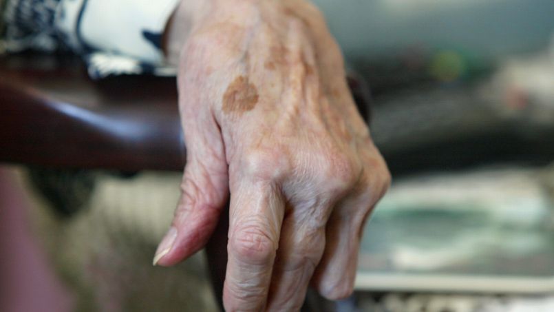 Les Personnes Agees Frappees De Plein Fouet Par La Solitude