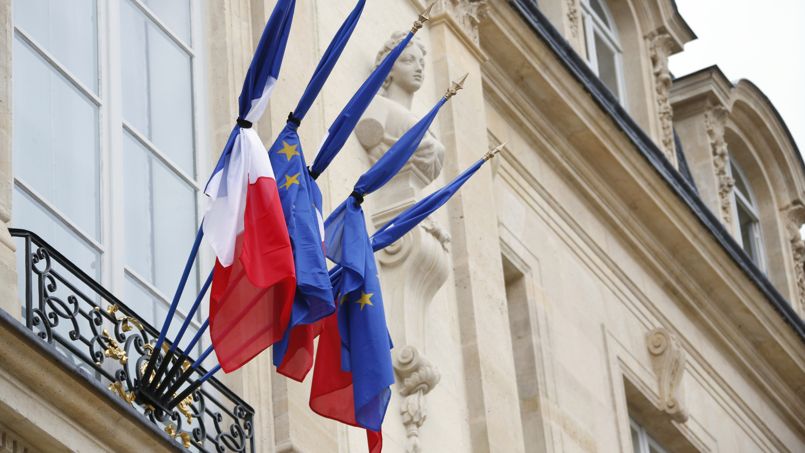 Crash D Air Algerie Les Drapeaux En Berne L Hommage De La Nation