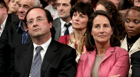 En désirant avancer la date du congrès du parti socialiste, le camp Royal déplore, en filigrane, l'immobilisme de François Hollande (ci-dessus, au côté de Ségolène Royal en mai 2007).