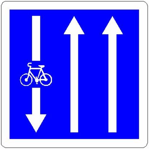 Artère à sens unique avec vélos pouvant circuler à contresens.