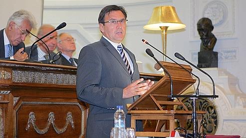 Le député UMP de l'Hérault Jacques Domergue (photo) et de grands leaders du parti présidentiel dans les grandes villes vont s'attaquer à la gestion des municipalités détenues par le PS. (Jacques Demarthon / AFP)
