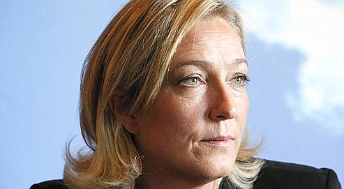 Attendue en 2010 pour succéder à son père, qui avait su fédérer frères ennemis et groupuscules de l'extrême droite, Marine Le Pen va devoir résoudre un paradoxe dangereux pour le FN : alors qu'elle a améliorél'image du parti à l'extérieur, elle est sourcede division à l'intérieur.