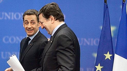Nicolas Sarkozy et José Manuel Barroso, vendredi, à l'issue du Conseil européen de Bruxelles. (AP)