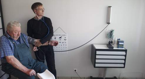 Plus fréquente chez les hommes, l'hypertension augmente aussi avec l'âge. 79,8 % des 65-74 ans sont atteints par la maladie.