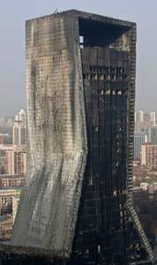 Les autorités chinoises n'ont pas réussi à empêcher 20 millions de Pékinois de filmer l'incendie du Mandarin Oriental Hotel.