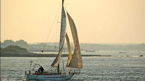 C'est à bord de ce voilier que quatre adultes et un enfant français naviguaient vers Zanzibar, lorsque leur bateau a été capturé par des pirates somaliens. (Capture écran : http://tanit.over-blog.fr)