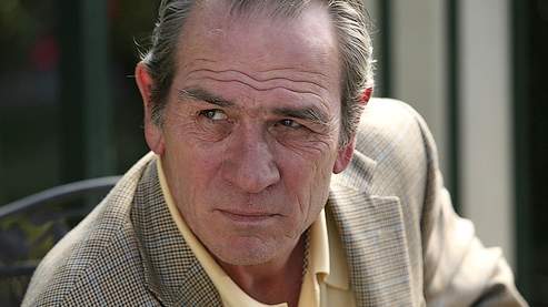 Dans «Dans la brume électrique», Tommy Lee Jones interprète Dave Robicheaux, un détective mélancolique. Photo DR.