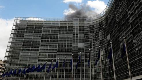 Situé au coeur du quartier européen de la ville, le Berlaymont, a une surface de 240.000 mètres carrés, répartis sur seize niveaux.