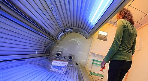 Près d'un quart des cabines de bronzage ne respecteraient pas la réglementation actuelle, qui est, selon les experts, très largement insuffisante.