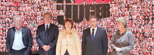 Insultes sur un plateau télé entre Cohn-Bendit et Bayrou<br/>