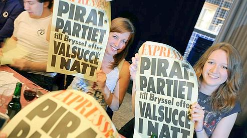Des militantes du Parti pirate lors de la soirée électorale en Suède.