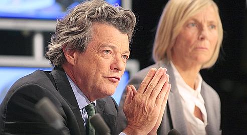 Jean-Louis Borloo, le 6 mai, dans son bureau du ministère de l'Écologie. (AFP/GUILLOT)