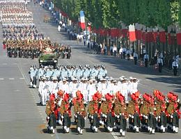 le défilé a été l'occasion de rendre hommage aux 11 000 soldats français engagés à l'étranger.