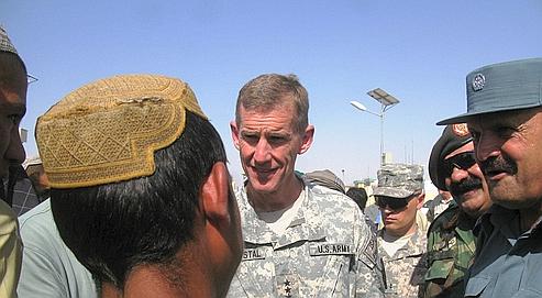 Le général Stanley McChrystal, à la tête des forces américainesen Afghanistan (ici en juin dernier), a reconnu que l'ennemi était devenu « très agressif ».