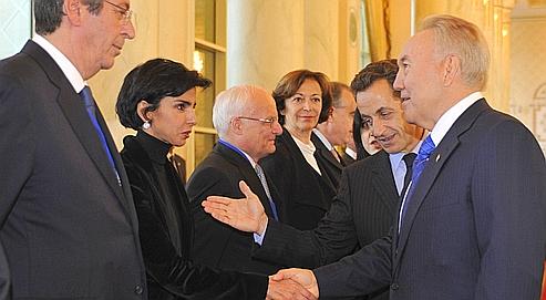 Lors d'unevisite d'État au Kazakhstan le 6 octobre dernier, Nicolas Sarkozy présente son ancienne ministre de la Justice, Rachida Dati, au président Nursultan Nazarbaev.