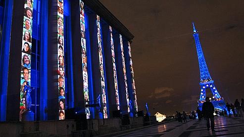 L'illumination de la tour Eiffel aux couleurs de l'UE pendant six mois a coûté 1.500.000 euros.