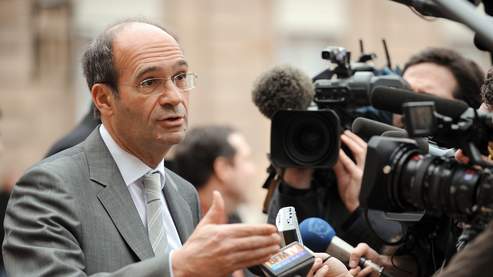 Eric Woerth s'exprime au sujet des listings HSBC devant la presse à l'Elysée, le 9 décembre 2009