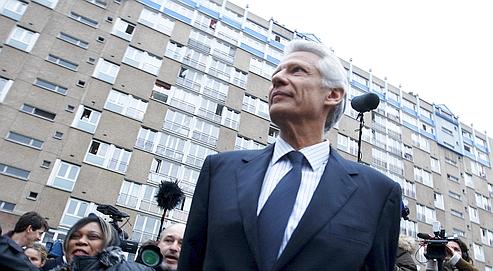 Dominique de Villepin lors de sa visite à la cité du 14-Juillet, à Bondy, en Seine-Saint-Denis, le 19 janvier dernier.