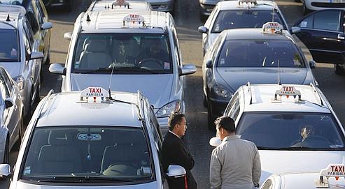 Zone d'attente des taxis parisiens dans l'aéroport de Roissy-Charles de Gaulle.