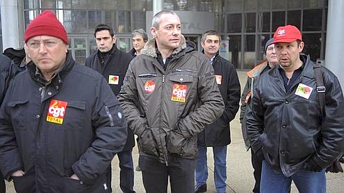 «Lorsque les pompes seront à sec et les citoyens seront à pied, M. Sarkozy, il faudra bien qu'il bouge», a prévenu la CGT dimanche soir.