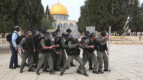 La police israélienne a quitté l'esplanade des Mosquées en début d'après-midi après des discussions avec l'Office des biens musulmans, le Waqf, qui a la garde de l'esplanade.