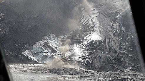 En Islande, le panache de cendres monte jusqu'à 16 km d'altitude.
