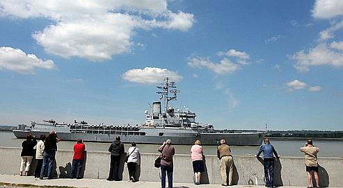La Jeanne sur la Seine, en route vers Rouen, le 21 mai dernier, son dernier voyage en tant que navire-école. À son bord, 6 400 officiers-élèves ont été formés au combat naval.
