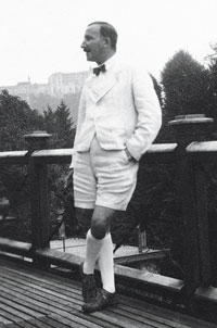 Depuis la terrasse de sa maison à Salzbourg (vers 1930).