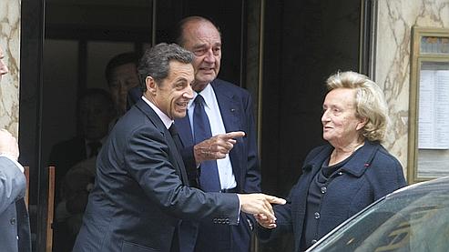 Nicolas Sarkozy, Jacques et Bernadette Chirac devant le restaurant dans lequel ils ont déjeuné mardi à midi. Crédits photo : Soriano/Le Figaro