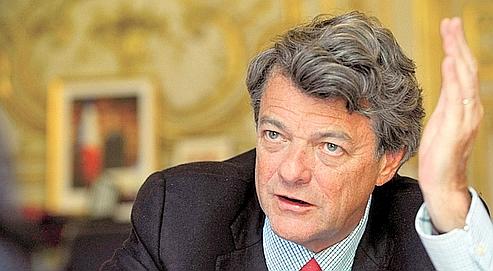 Le ministre de l'Ecologie et du Développement durable, lundi dernier à son bureau : «J'ai moi-même appliqué la déchéance de la nationalité à un individu reconnu coupable de l'organisation de l'attentat contre le commandant Massoud. A l'époque, personne n'a critiqué cette décision.»