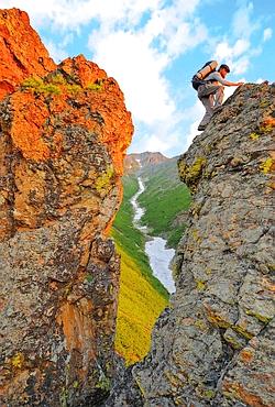 Un rythme immuable scande mes journées. Ecriture le matin, puis course dans les montagnes, les criques et les forêts qui environnent mon abri. (Thomas Goisque/Le Figaro Magazine)