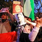 Des manifestants anti-Moubarak devant l'ambassade d'Egypte à Amman, en Jordanie.